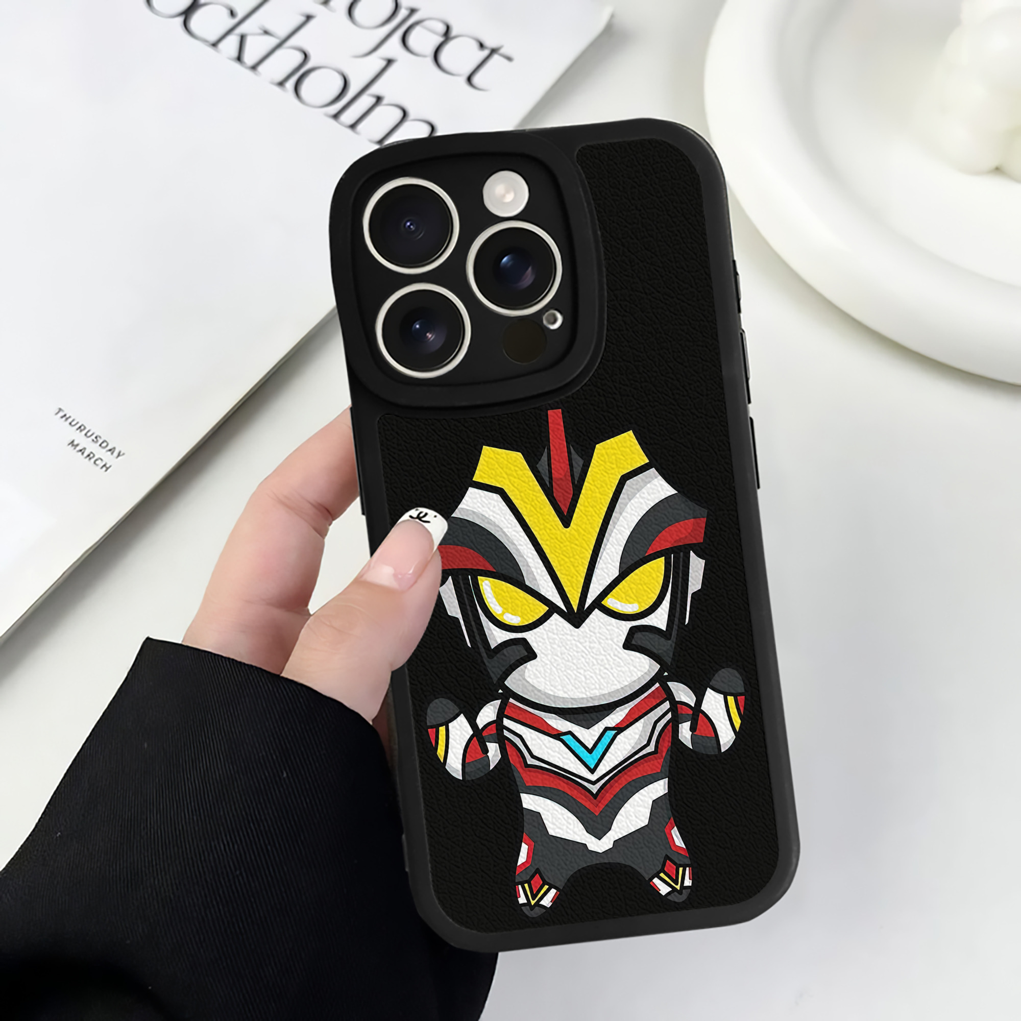 （画像用） ウルトラマン Ultraman 【iPhone 16シリーズ対応】シリコンスマホケース（レザー調） 材質：シリコン